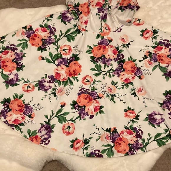 Flower dress - Picture 3 of 5